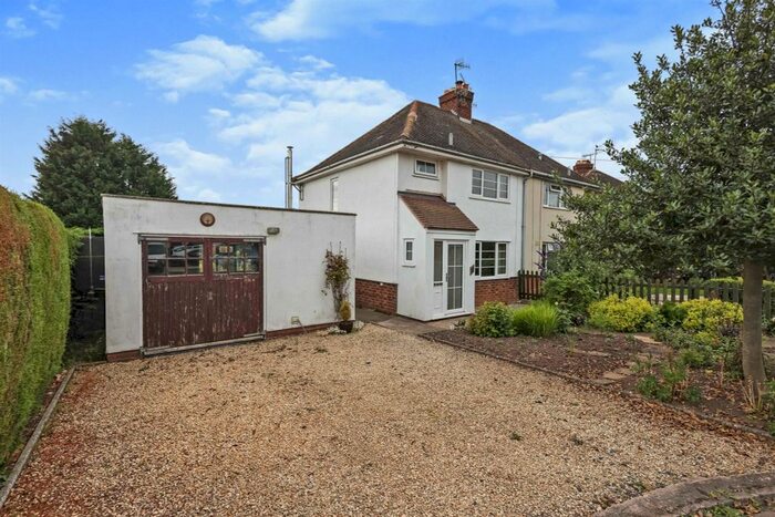 3 Bedroom Semi-Detached House For Sale In Coronation Road, Littleworth, Worcester, WR5