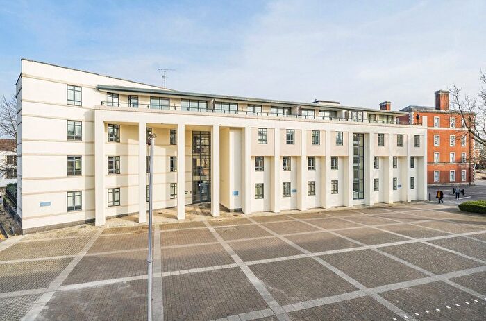 3 Bedroom Flat To Rent In Queens Court, Peninsula Square, Winchester, Hampshire, SO23