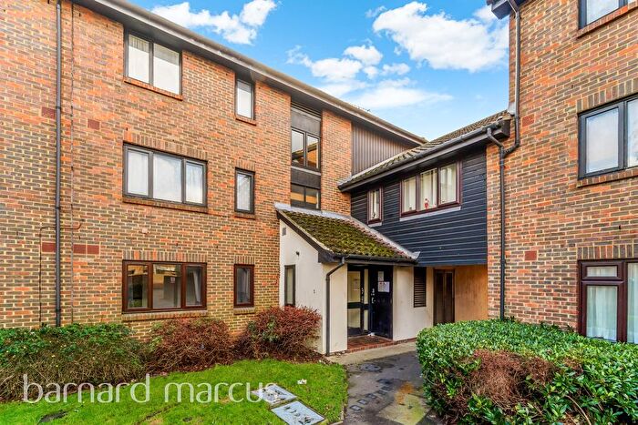 1 Bedroom Flat For Sale In Deerhurst Close, Feltham, TW13