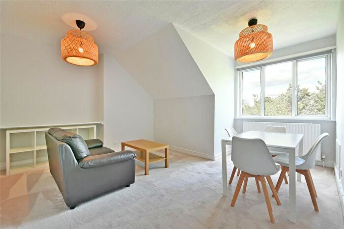 2 Bedroom Flat To Rent In Chatsworth Road, Mapesbury, NW2