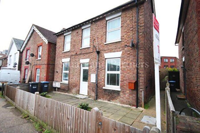 2 Bedroom Flat To Rent In Hazelgrove Road, Haywards Heath, RH16