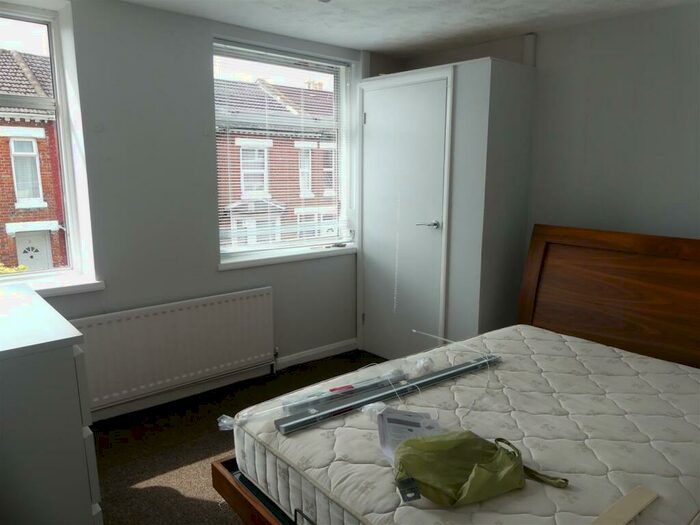 5 Bedroom Detached House To Rent In Holt Road, The Polygon, SO15