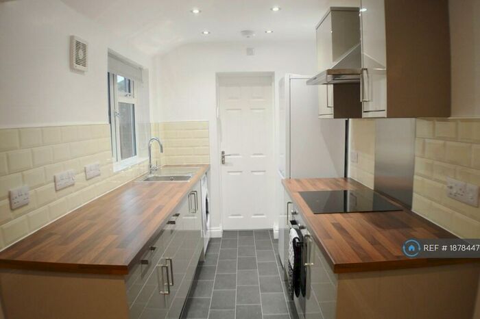 2 Bedroom Terraced House To Rent In Warwick Street, Nottingham, NG7