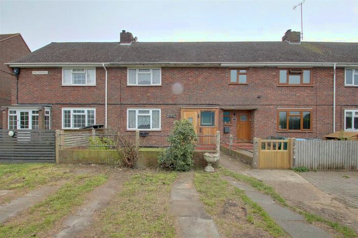 3 Bedroom Property For Sale In New Terrace, Poling, Arundel, BN18