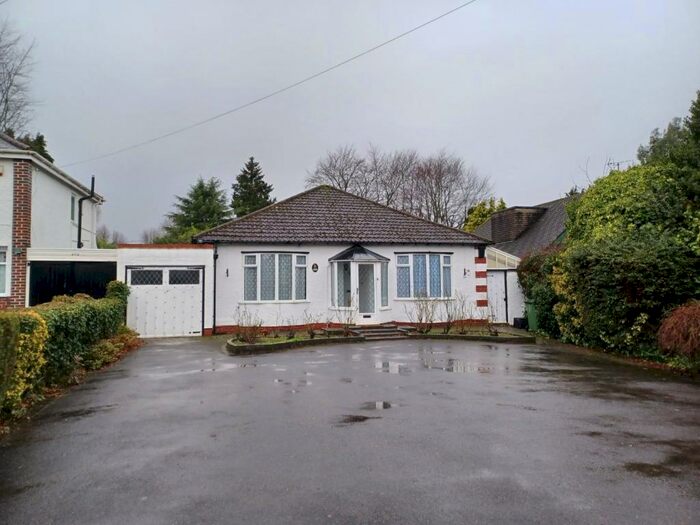 2 Bedroom Detached Bungalow To Rent In Warwick Road, Solihull, West Midlands, B91