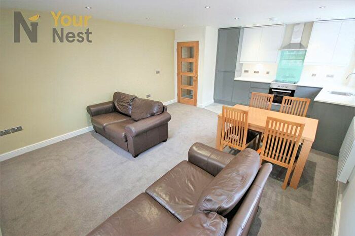 2 Bedroom Flat To Rent In Flat, Park View, Headingley., LS6