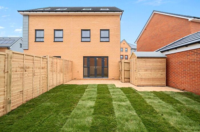 3 Bedroom Semi-Detached House To Rent In Crusoe Street, Aylesford, Kent, ME20