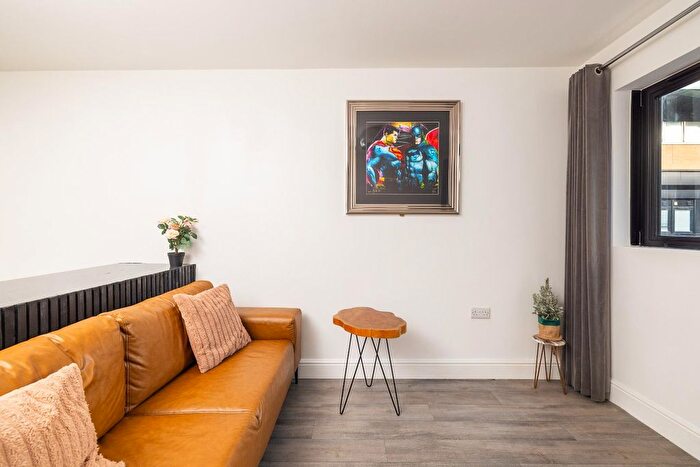 2 Bedroom Flat For Sale In Whitchurch Lane, Whitchurch, BS14