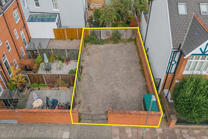 Mobile/park Home For Sale In Pretoria Road, London, SW16