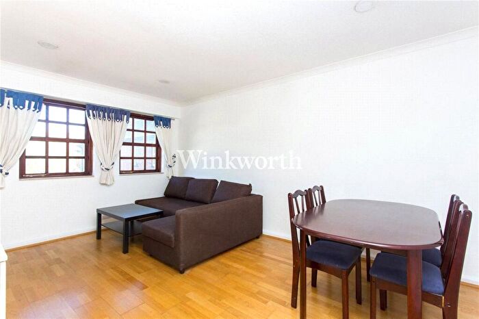 2 Bedroom Apartment To Rent In Hamlet Square, London, NW2