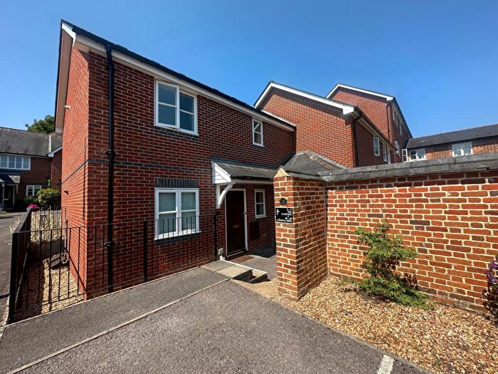 1 Bedroom Ground Maisonette To Rent In Cardinal Mews, Vestry Close, Andover, SP10