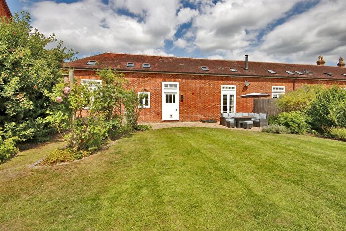 4 Bedroom Semi-Detached House For Sale In Horns Lodge Lane, Tonbridge, TN11