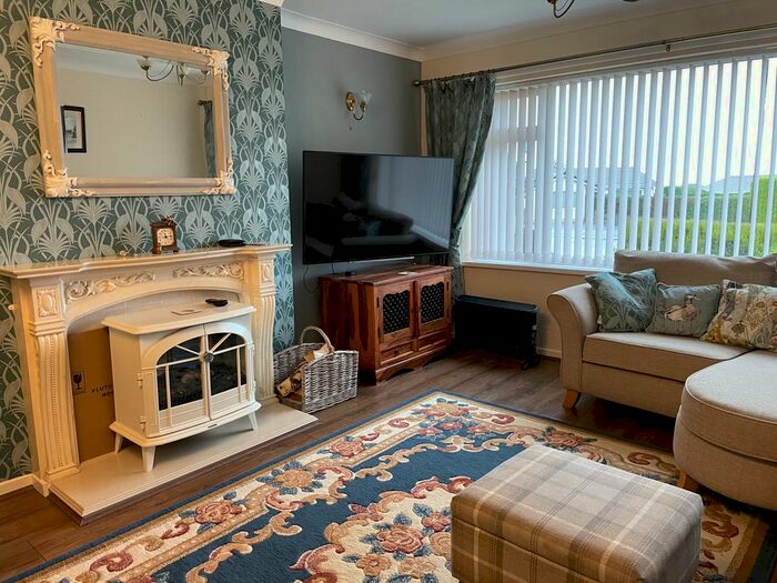 2 Bedroom Bungalow To Rent In Lon Gogarth, Benllech, LL74