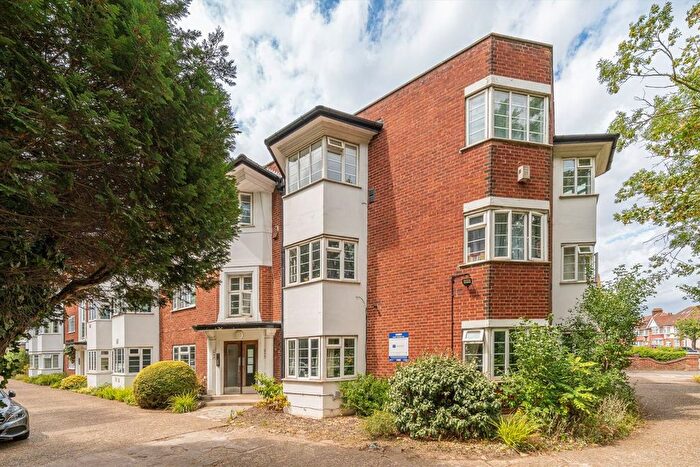 3 Bedroom Flat To Rent In Great West Road, Hounslow, TW5