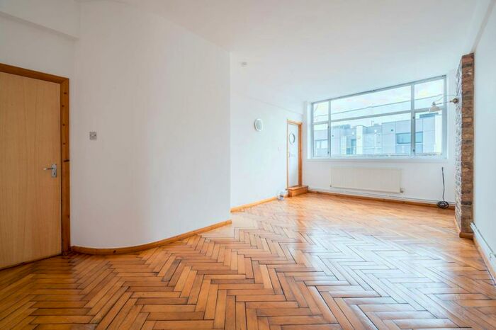 2 Bedroom Flat To Rent In Grove House, Hackney, London, E9