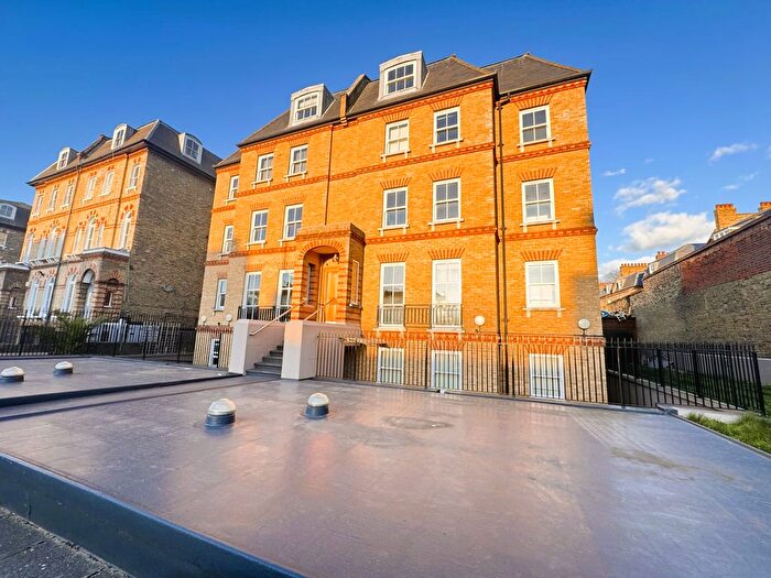 2 Bedroom Flat To Rent In Brixton Road, London, SW9