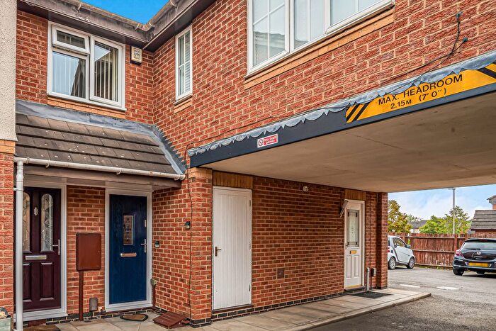 2 Bedroom Flat For Sale In Pinehurst Close, Leicester, LE3