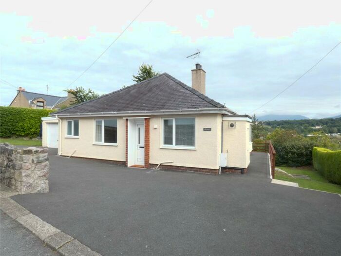 3 Bedroom Bungalow To Rent In Mount Street, Menai Bridge, Isle Of Anglesey, LL59