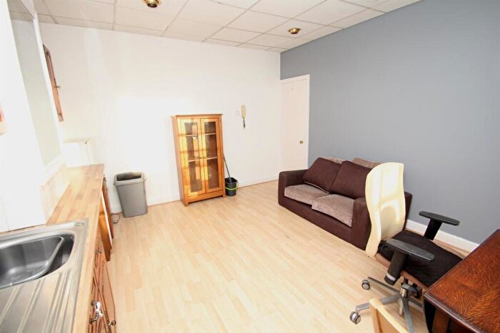 1 Bedroom Flat To Rent In Barton Road, Stretford, M32