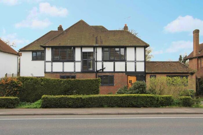4 Bedroom Detached House To Rent In Batchworth Lane, Northwood, HA6