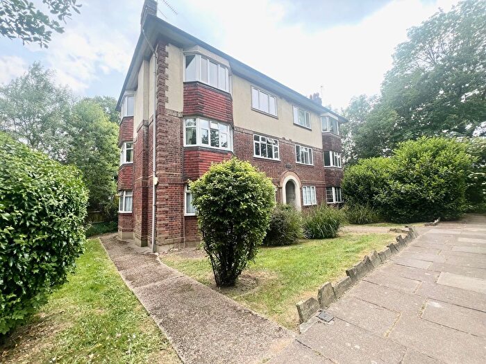 2 Bedroom Flat To Rent In Lynwood Grove, Winchmore Hill, N21