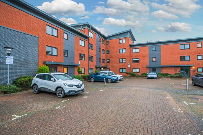 2 Bedroom Flat For Sale In Banbury, Oxfordshire, OX16