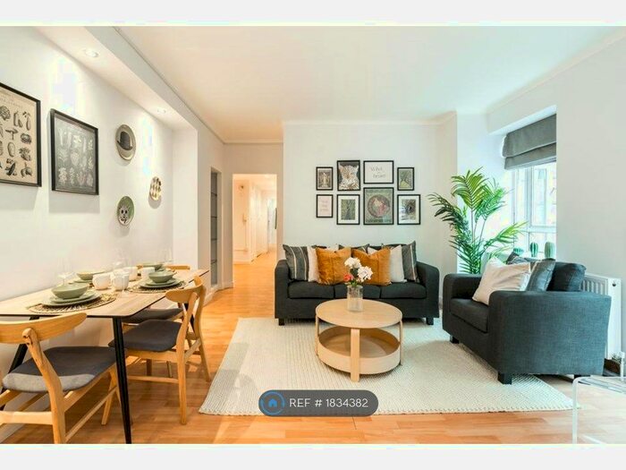 2 Bedroom Flat To Rent In Paramount Court, London, WC1E