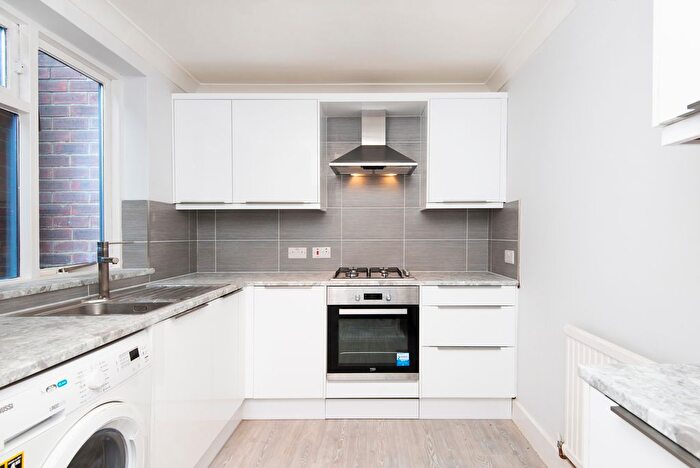 2 Bedroom Flat To Rent In Raymond Road, SW19