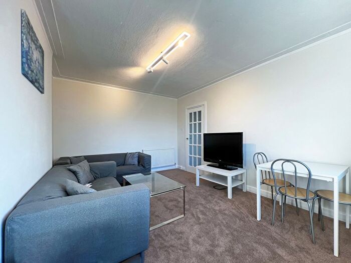 1 Bedroom Flat To Rent In Fordwych Court, Shoot Up Hill, Kilburn, NW2