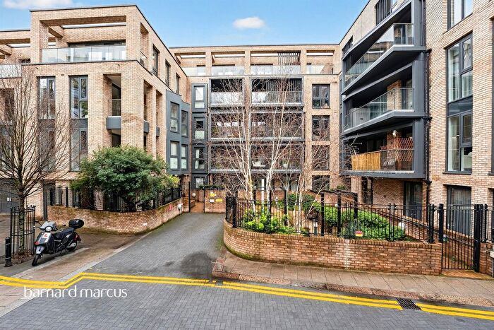 1 Bedroom Flat For Sale In Hyde Lane, London, SW11