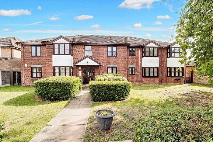 2 Bedroom Flat For Sale In Templar Court, Romford, RM7