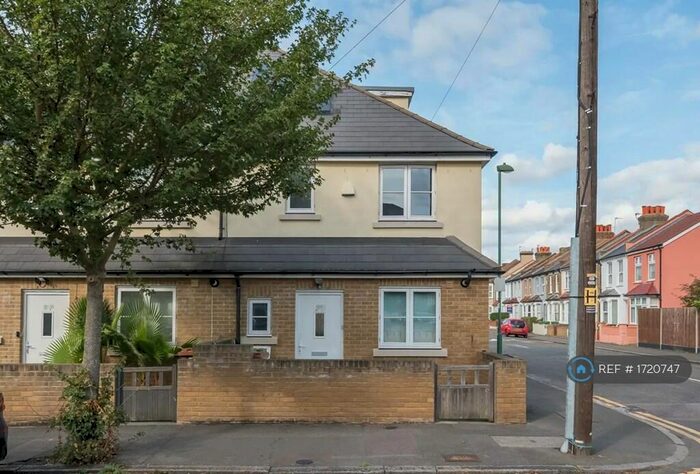 3 Bedroom End Of Terrace House To Rent In Seymour Road, Mitcham, CR4