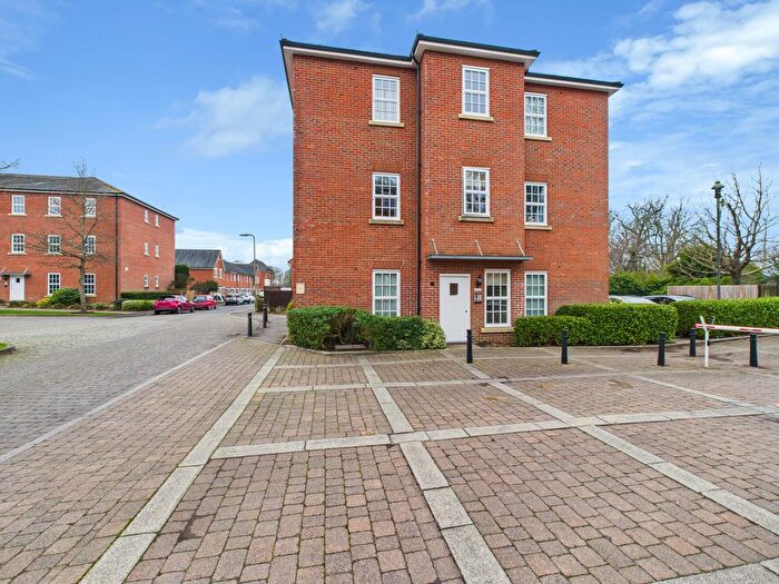 1 Bedroom Flat For Sale In Knowle Avenue, PO17