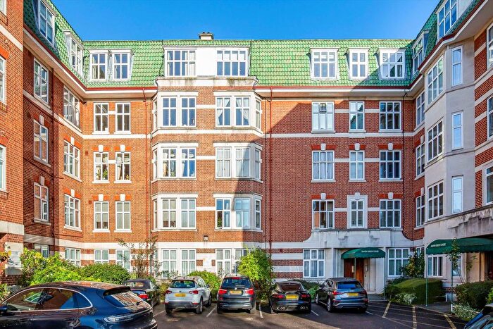3 Bedroom Flat To Rent In Haven Green, Ealing, W5