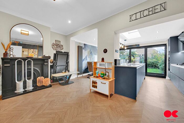 3 Bedroom Semi Detached House For Sale In Hornchurch Road, Hornchurch, RM12