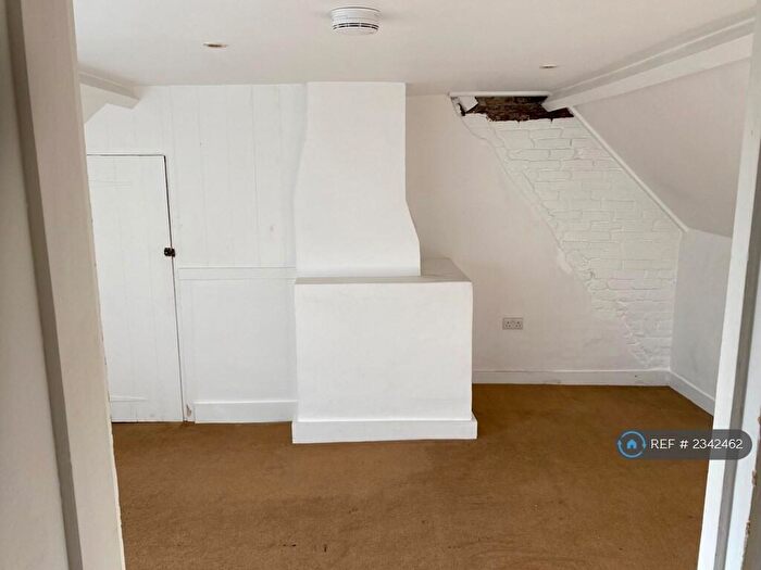 1 Bedroom Flat To Rent In High St, Highworth, Swindon, SN6