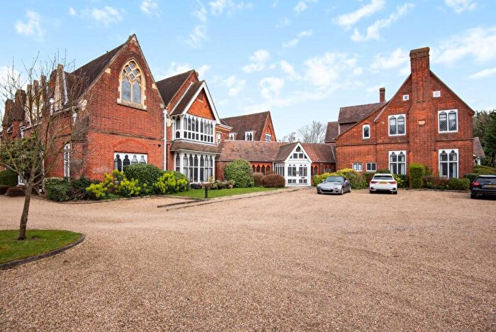 2 Bedroom Maisonette For Sale In Bridgeman Drive, Windsor, SL4