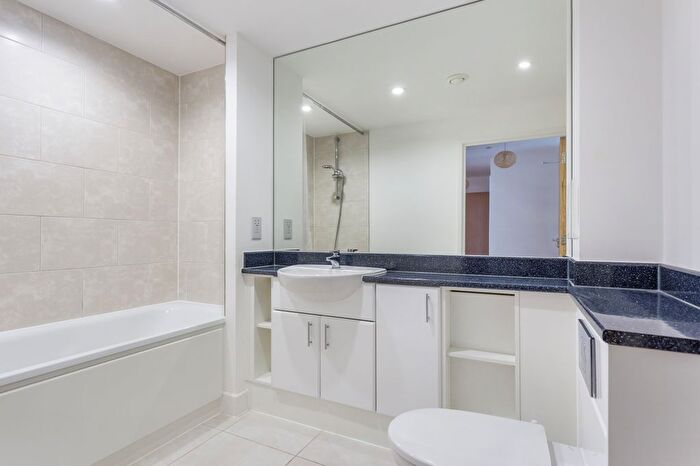 2 Bedroom Flat To Rent In Cornmill Lane, Lewisham, London, SE13