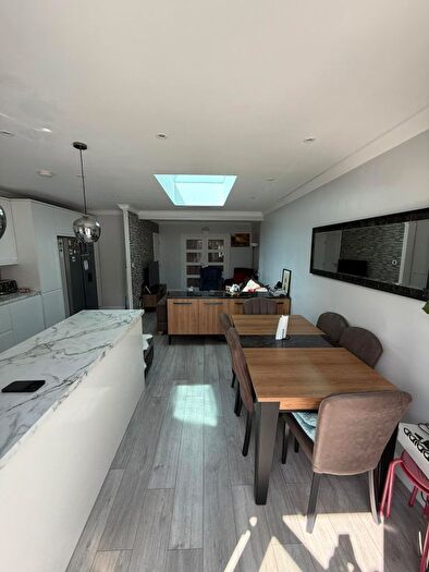 4 Bedroom Semi-Detached House To Rent In Enfield, EN3