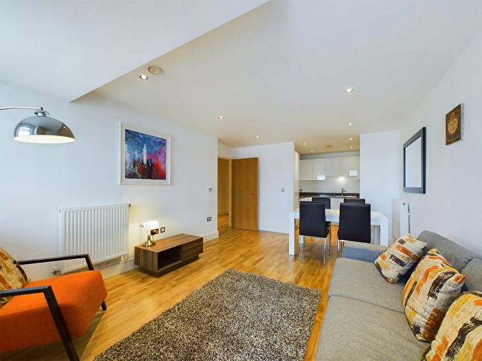 3 Bedroom Flat To Rent In Dowells Street, Surrey Quays, SE10