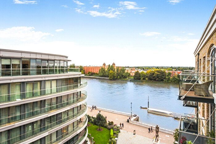 2 Bedroom Flat For Sale In Parr's Way, Hammersmith, W6