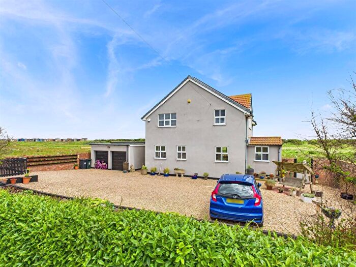 4 Bedroom Detached House For Sale In Roman Bank, Sandilands, LN12