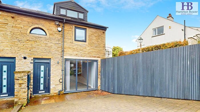 3 Bedroom Town House For Sale In Prince Brown Works, Baxter Lane, Northowram, HX3