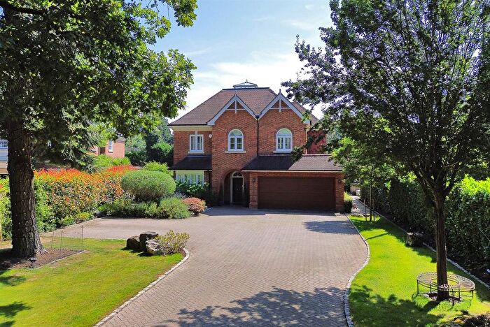 5 Bedroom Detached House To Rent In Warren Drive, Kingswood, Surrey, KT20