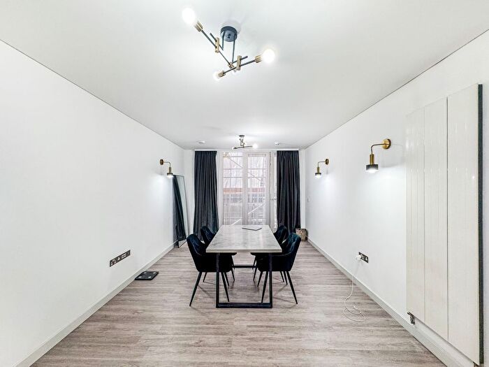 1 Bedroom Flat To Rent In Apartment, Leftbank, Manchester, Ae, M3