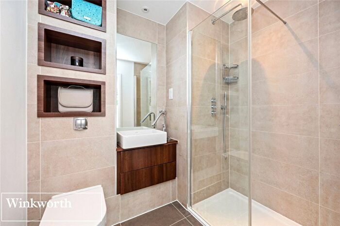 2 Bedroom Flat For Sale In Goldstone Crescent, Hove, East Sussex, BN3