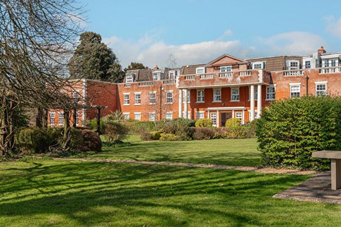 3 Bedroom Apartment For Sale In Molesey Park Road, Spencer Park Molesey Park Road, KT8