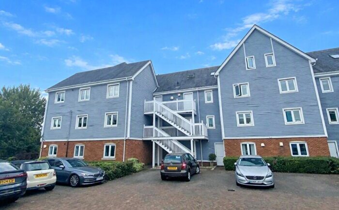 2 Bedroom Flat To Rent In The Lakes, Larkfield, ME20