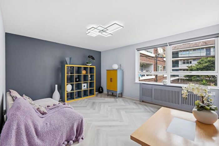2 Bedroom Flat For Sale In Royal College Street, Camden, NW1