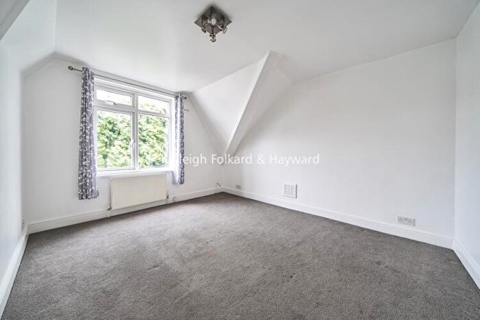 2 Bedroom Apartment To Rent In Rosendale Road London, SE21